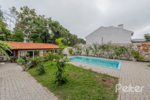 Casa à venda com 280m², 4 dormitórios, 2 suítes, 4 vagas, no bairro Vila Assuncao em Porto Alegre