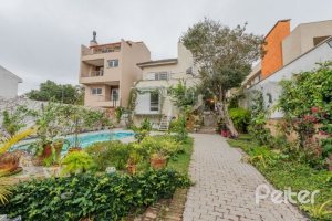 Casa à venda com 280m², 4 dormitórios, 2 suítes, 4 vagas, no bairro Vila Assuncao em Porto Alegre