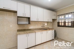 Casa à venda com 165m², 3 dormitórios, 1 suíte, 2 vagas, no bairro Ipanema em Porto Alegre