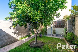 Casa à venda com 165m², 3 dormitórios, 1 suíte, 2 vagas, no bairro Ipanema em Porto Alegre