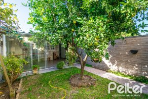 Casa à venda com 165m², 3 dormitórios, 1 suíte, 2 vagas, no bairro Ipanema em Porto Alegre