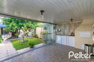 Casa à venda com 165m², 3 dormitórios, 1 suíte, 2 vagas, no bairro Ipanema em Porto Alegre