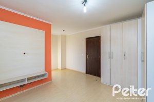 Casa à venda com 165m², 3 dormitórios, 1 suíte, 2 vagas, no bairro Ipanema em Porto Alegre