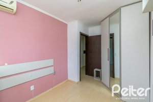 Casa à venda com 165m², 3 dormitórios, 1 suíte, 2 vagas, no bairro Ipanema em Porto Alegre