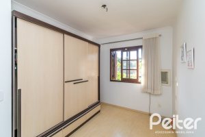 Casa à venda com 165m², 3 dormitórios, 1 suíte, 2 vagas, no bairro Ipanema em Porto Alegre