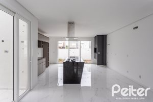 Casa em Condomínio à venda com 154m², 3 dormitórios, 3 suítes, 2 vagas, no bairro Hípica em PORTO ALEGRE