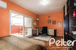 Casa à venda com 290m², 3 dormitórios, 1 suíte, 4 vagas, no bairro Jardim Isabel em Porto Alegre