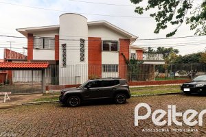 Casa à venda com 290m², 3 dormitórios, 1 suíte, 4 vagas, no bairro Jardim Isabel em Porto Alegre