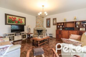 Casa à venda com 290m², 3 dormitórios, 1 suíte, 4 vagas, no bairro Jardim Isabel em Porto Alegre