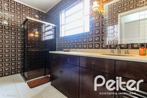 Casa à venda com 290m², 3 dormitórios, 1 suíte, 4 vagas, no bairro Jardim Isabel em Porto Alegre