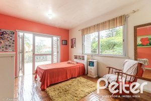 Casa à venda com 290m², 3 dormitórios, 1 suíte, 4 vagas, no bairro Jardim Isabel em Porto Alegre