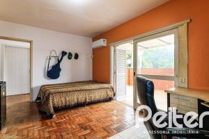 Casa à venda com 290m², 3 dormitórios, 1 suíte, 4 vagas, no bairro Jardim Isabel em Porto Alegre