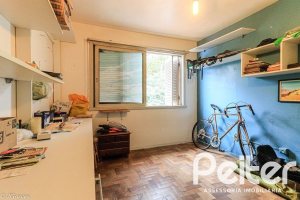 Casa à venda com 290m², 3 dormitórios, 1 suíte, 4 vagas, no bairro Jardim Isabel em Porto Alegre