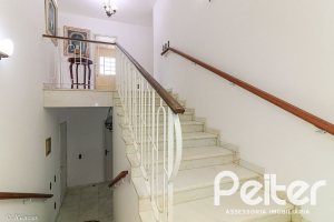 Casa à venda com 290m², 3 dormitórios, 1 suíte, 4 vagas, no bairro Jardim Isabel em Porto Alegre