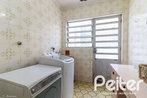 Casa à venda com 290m², 3 dormitórios, 1 suíte, 4 vagas, no bairro Jardim Isabel em Porto Alegre