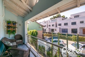 Casa em Condomínio à venda com 179m², 3 dormitórios, 1 suíte, 3 vagas, no bairro Tristeza em Porto Alegre