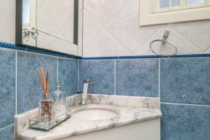 Casa em Condomínio à venda com 179m², 3 dormitórios, 1 suíte, 3 vagas, no bairro Tristeza em Porto Alegre