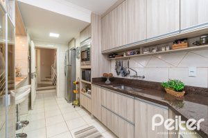 Casa em Condomínio à venda com 179m², 3 dormitórios, 1 suíte, 3 vagas, no bairro Tristeza em Porto Alegre