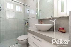 Casa em Condomínio à venda com 179m², 3 dormitórios, 1 suíte, 3 vagas, no bairro Tristeza em Porto Alegre