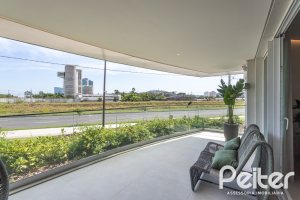 Apartamento à venda com 127m², 3 dormitórios, 3 suítes, 2 vagas, no bairro Golden Lake em Porto Alegre
