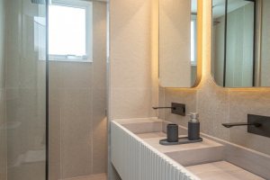 Apartamento à venda com 127m², 3 dormitórios, 3 suítes, 2 vagas, no bairro Golden Lake em Porto Alegre