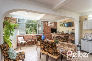 Casa à venda com 120m², 2 dormitórios, 5 vagas, no bairro Tristeza em Porto Alegre