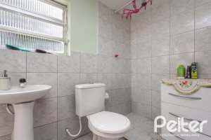 Casa à venda com 120m², 2 dormitórios, 5 vagas, no bairro Tristeza em Porto Alegre