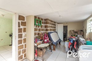 Casa à venda com 120m², 2 dormitórios, 5 vagas, no bairro Tristeza em Porto Alegre
