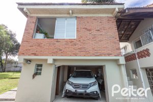 Casa à venda com 120m², 2 dormitórios, 5 vagas, no bairro Tristeza em Porto Alegre