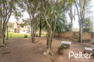 Casa à venda com 120m², 2 dormitórios, 5 vagas, no bairro Tristeza em Porto Alegre