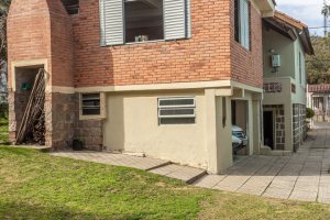 Casa à venda com 120m², 2 dormitórios, 5 vagas, no bairro Tristeza em Porto Alegre