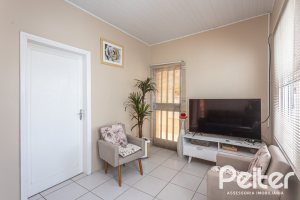 Casa à venda com 120m², 2 dormitórios, 5 vagas, no bairro Tristeza em Porto Alegre