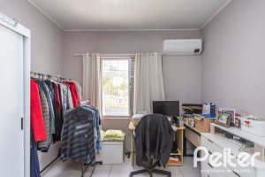 Casa à venda com 120m², 2 dormitórios, 5 vagas, no bairro Tristeza em Porto Alegre