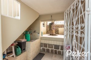 Casa à venda com 120m², 2 dormitórios, 5 vagas, no bairro Tristeza em Porto Alegre