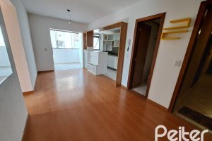 Apartamento à venda com 59m², 2 dormitórios, 1 vaga, no bairro Cristal em PORTO ALEGRE