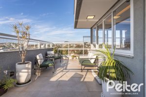 Cobertura à venda com 207m², 3 dormitórios, 1 suíte, 4 vagas, no bairro Cristal em Porto Alegre