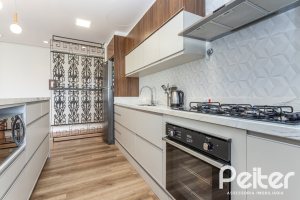 Cobertura à venda com 207m², 3 dormitórios, 1 suíte, 4 vagas, no bairro Cristal em Porto Alegre