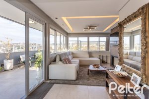 Cobertura à venda com 207m², 3 dormitórios, 1 suíte, 4 vagas, no bairro Cristal em Porto Alegre