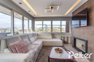 Cobertura à venda com 207m², 3 dormitórios, 1 suíte, 4 vagas, no bairro Cristal em Porto Alegre