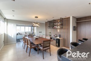 Cobertura à venda com 207m², 3 dormitórios, 1 suíte, 4 vagas, no bairro Cristal em Porto Alegre