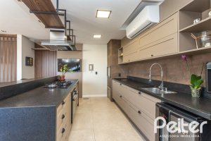 Cobertura à venda com 207m², 3 dormitórios, 1 suíte, 4 vagas, no bairro Cristal em Porto Alegre