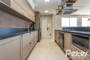 Cobertura à venda com 207m², 3 dormitórios, 1 suíte, 4 vagas, no bairro Cristal em Porto Alegre