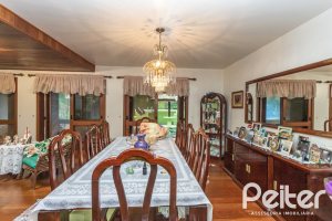 Casa à venda com 495m², 3 dormitórios, 2 suítes, 2 vagas, no bairro Jardim Isabel em Porto Alegre