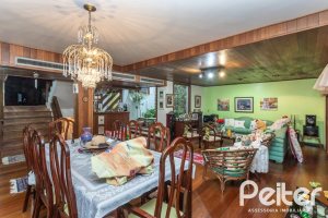 Casa à venda com 495m², 3 dormitórios, 2 suítes, 2 vagas, no bairro Jardim Isabel em Porto Alegre
