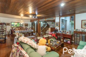 Casa à venda com 495m², 3 dormitórios, 2 suítes, 2 vagas, no bairro Jardim Isabel em Porto Alegre