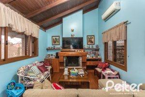 Casa à venda com 495m², 3 dormitórios, 2 suítes, 2 vagas, no bairro Jardim Isabel em Porto Alegre