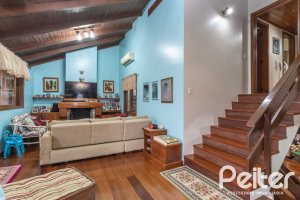 Casa à venda com 495m², 3 dormitórios, 2 suítes, 2 vagas, no bairro Jardim Isabel em Porto Alegre