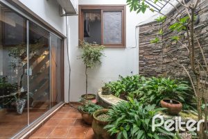 Casa à venda com 495m², 3 dormitórios, 2 suítes, 2 vagas, no bairro Jardim Isabel em Porto Alegre