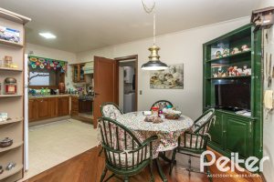 Casa à venda com 495m², 3 dormitórios, 2 suítes, 2 vagas, no bairro Jardim Isabel em Porto Alegre