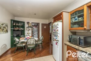 Casa à venda com 495m², 3 dormitórios, 2 suítes, 2 vagas, no bairro Jardim Isabel em Porto Alegre